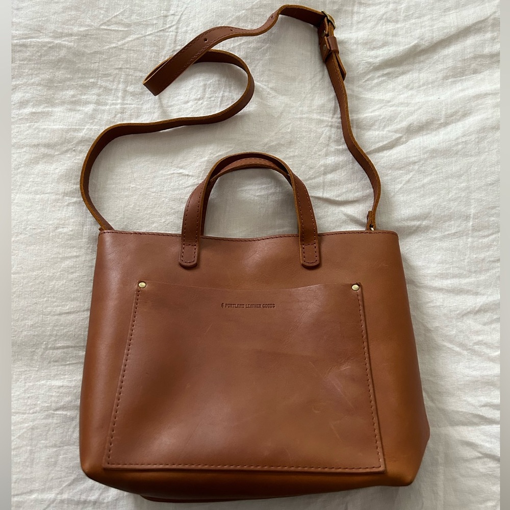 Portland Leather Medium Zip Crossbody Tote in Honey